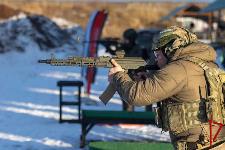 Сотрудник псковского СОБР «Гепард» Росгвардии завоевал первое место в соревнованиях по практической стрельбе