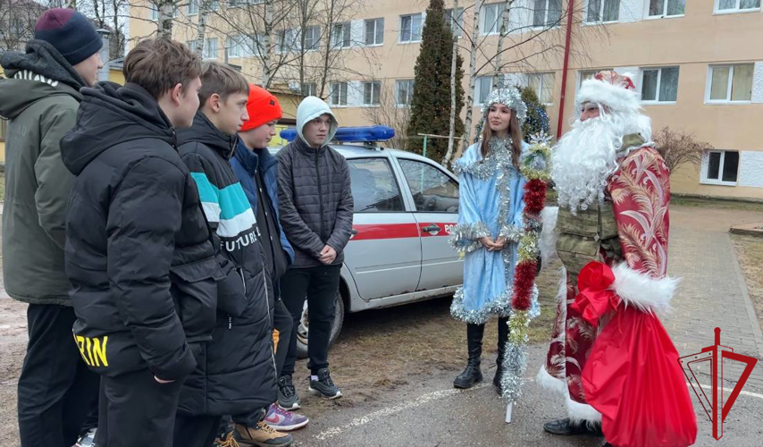 Акция Росгвардии «Дед Мороз специального назначения» завершается в Псковской области