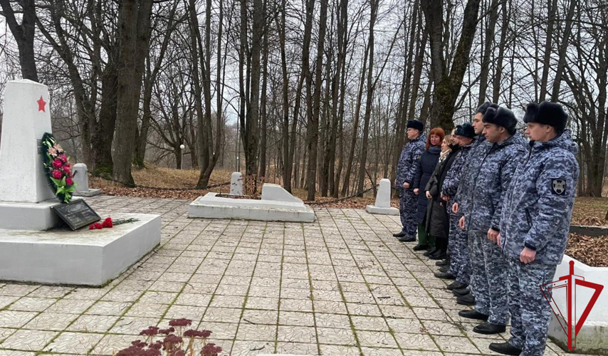 В Псковской области росгвардейцы приняли участие в памятных мероприятиях