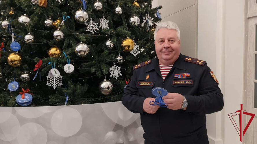 Начальник Управления Росгвардии по Псковской области исполнил новогоднюю мечту юной великолучанки