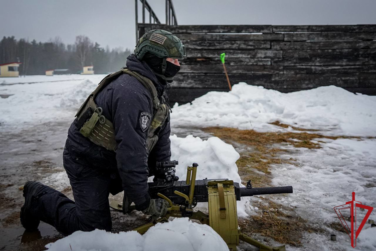 Под Петербургом Псковские  росгвардейцы, вместе с коллегами других  регионов страны отработали стрельбу из гранатометов и снайперских винтовок