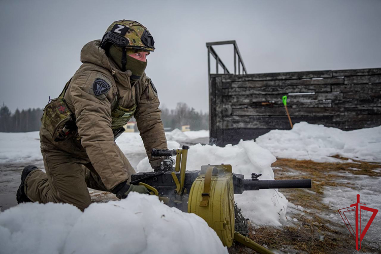 Под Петербургом Псковские  росгвардейцы, вместе с коллегами других  регионов страны отработали стрельбу из гранатометов и снайперских винтовок