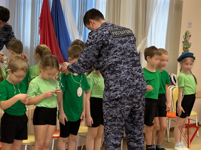 В Пскове росгвардейцы провели «Урок мужества»