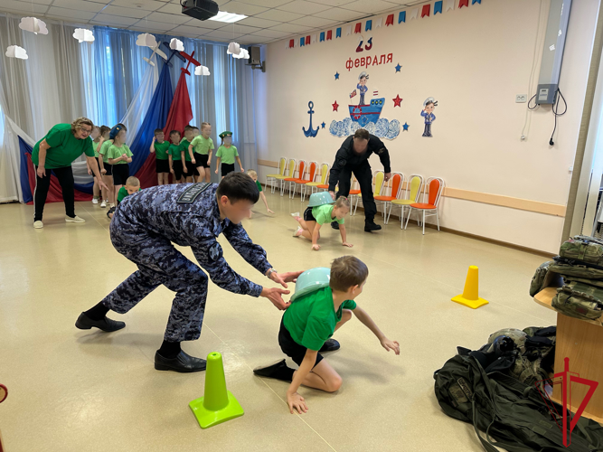 В Пскове росгвардейцы провели «Урок мужества»