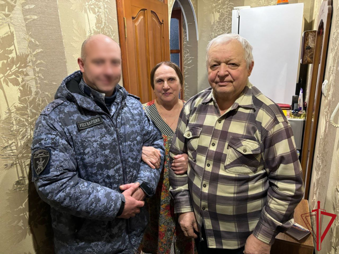 Псковские росгвардейцы поздравили с Днём защитника Отечества отцов погибших товарищей 