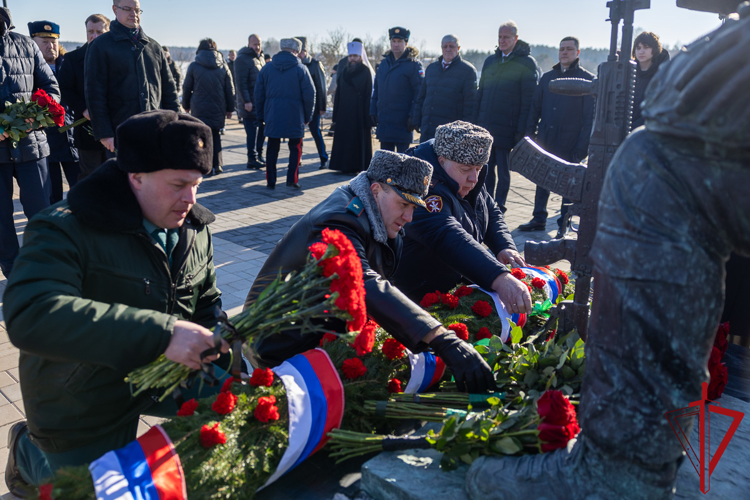 Начальник Псковского территориального Управления Росгварди принял участие в торжественном ритуале в честь Дня защитника Отечества