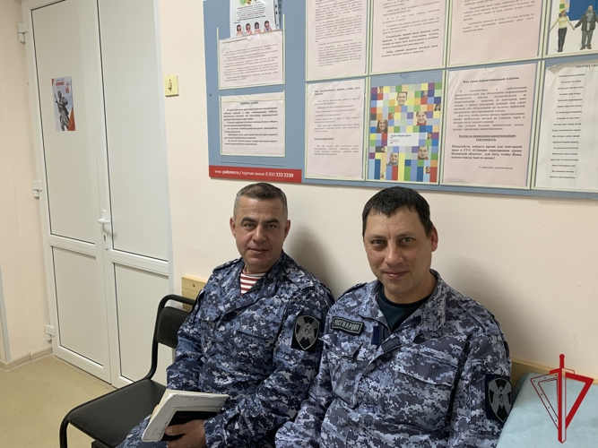 Псковские росгвардейцы приняли участие в добровольной сдаче крови