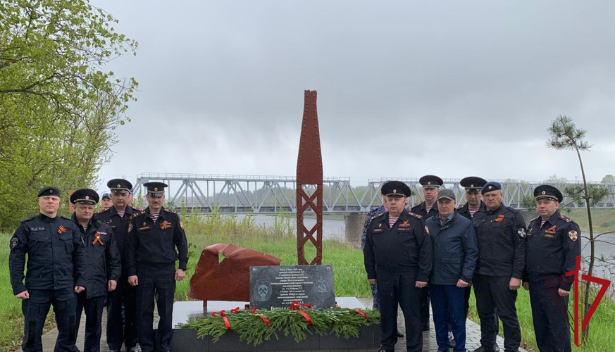 Росгвардейцы почтили память защитников Пскова