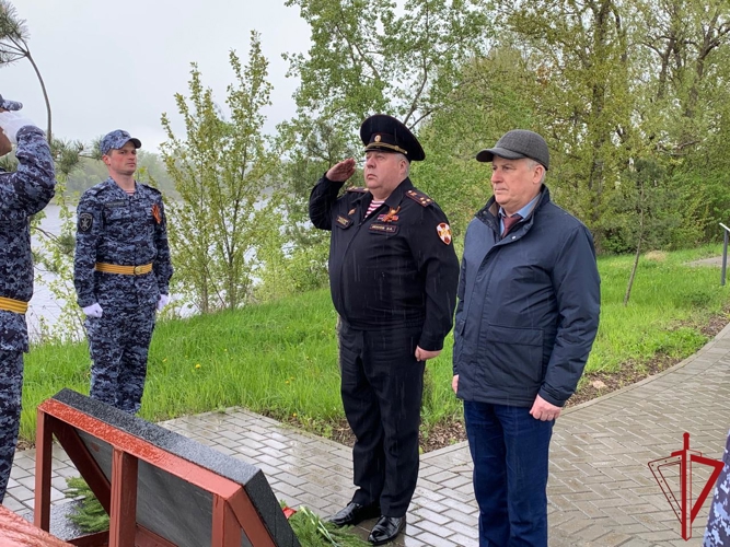 Росгвардейцы почтили память защитников Пскова