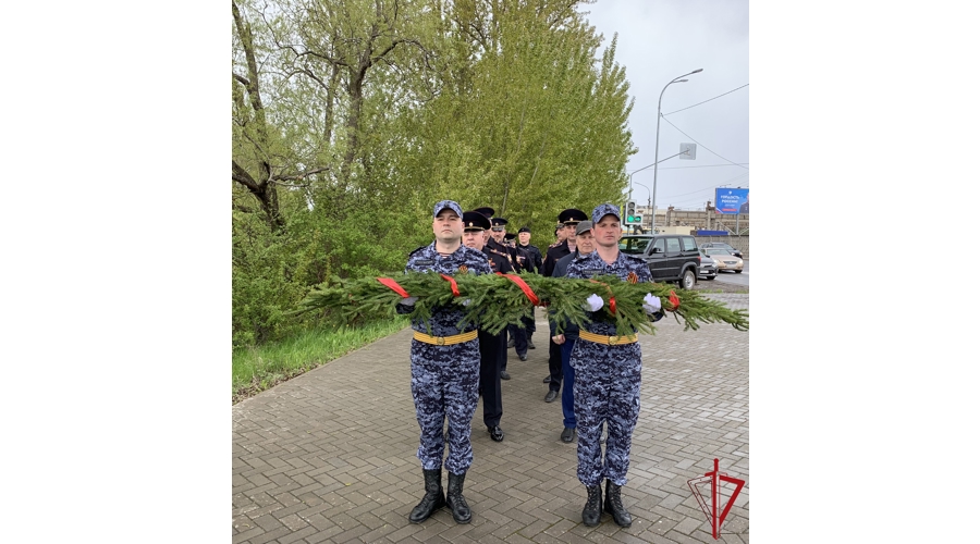 Росгвардейцы почтили память защитников Пскова