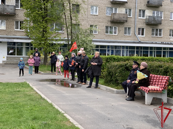 Росгвардейцы провели патриотическую акцию - «Прогулка с ветераном»