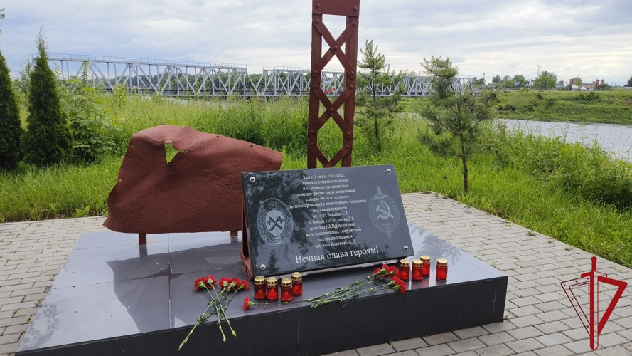 Росгвардейцы почтили память защитников Пскова
