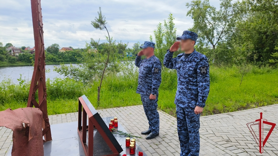 Росгвардейцы почтили память защитников Пскова
