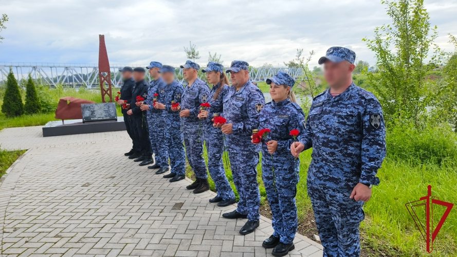 Росгвардейцы почтили память защитников Пскова