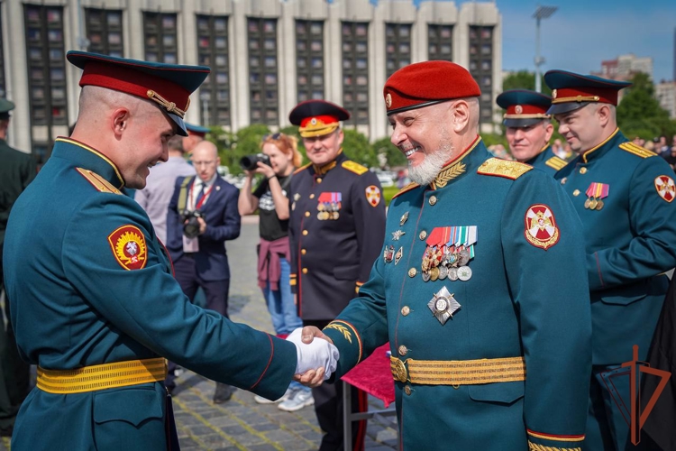 Первый выпуск офицеров Военной ордена Жукова академии войск национальной гвардии Российской Федерации состоялся в Санкт-Петербурге