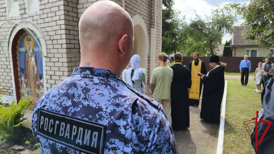 Псковские росгвардейцы приняли участие в молебне, посвященном памяти святого равноапостольного князя Владимира