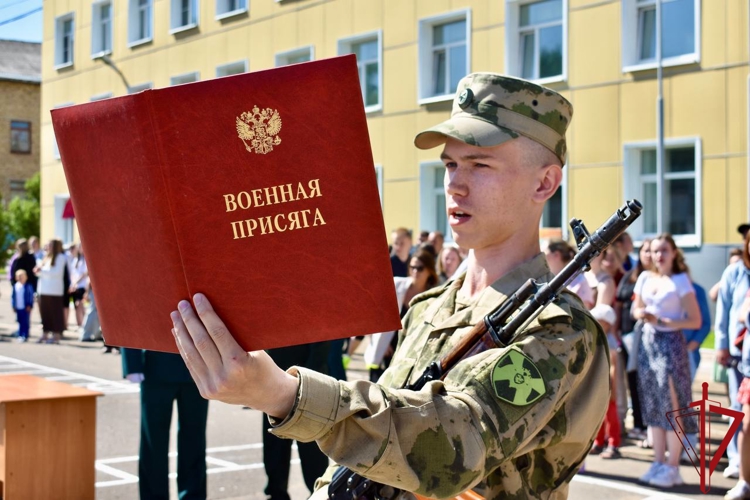   Псковичи, призванные на службу в Росгвардию, приняли присягу