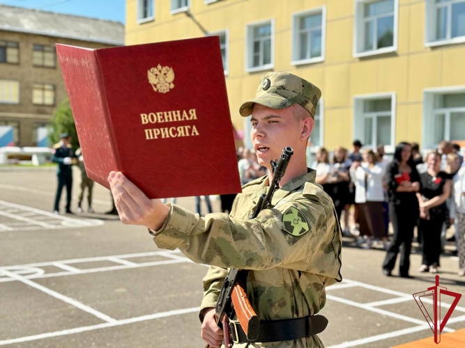   Псковичи, призванные на службу в Росгвардию, приняли присягу