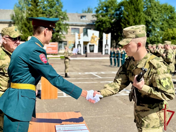   Псковичи, призванные на службу в Росгвардию, приняли присягу