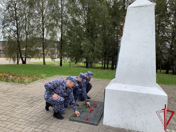 В Пскове росгвардейцы почтили память военнопленных, погибших в  концлагере «Пески»   