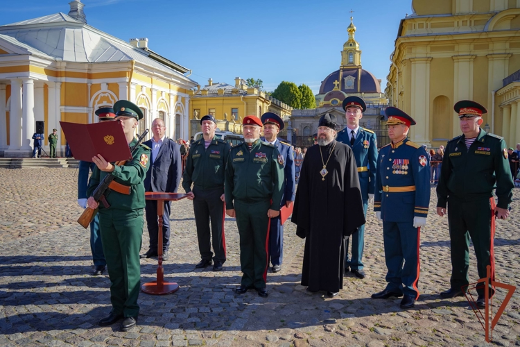 Генерал-полковник Алексей Воробьёв поздравил первокурсников Военной академии Росгвардии с принятием Военной присяги
