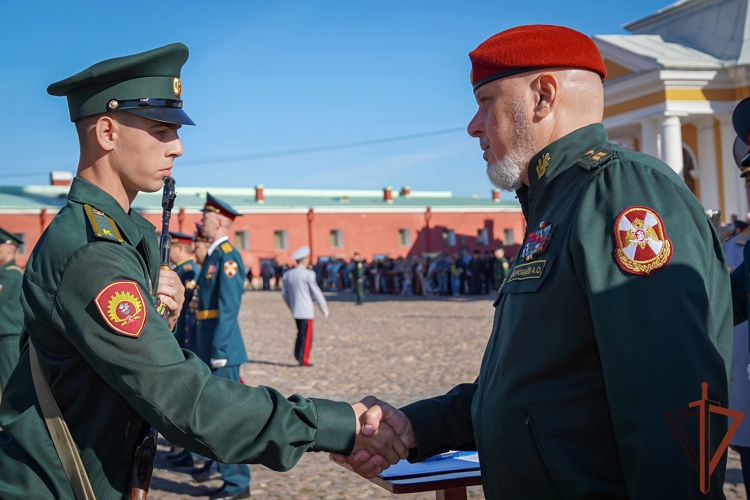 Генерал-полковник Алексей Воробьёв поздравил первокурсников Военной академии Росгвардии с принятием Военной присяги