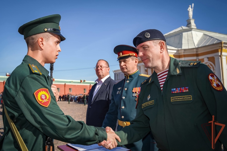 Генерал-полковник Алексей Воробьёв поздравил первокурсников Военной академии Росгвардии с принятием Военной присяги