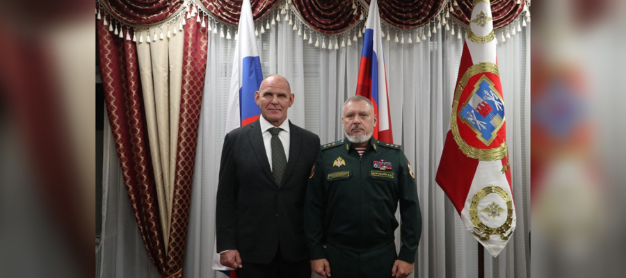 Генерал-полковник Алексей Воробьев провел рабочую встречу с Героем России Александром Карелиным