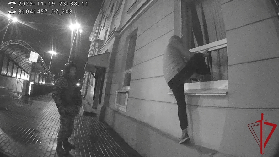 В Великих Луках сотрудники Росгвардии задержали подозреваемого в краже из бара