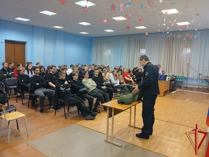 Росгвардейцы провели профориентационную встречу со студентами агротехнического колледжа в рамках Дня призывника