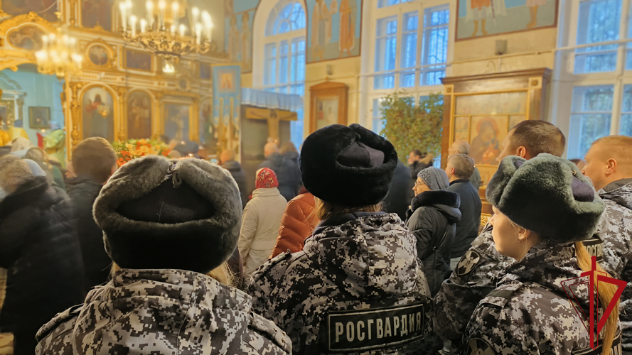 В Пскове росгвардейцы приняли участие в праздничном богослужении