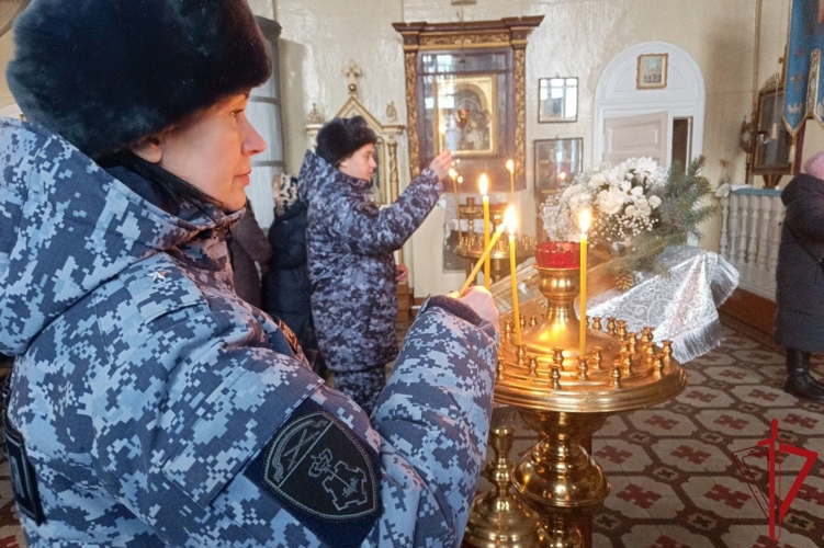В Пскове росгвардейцы приняли участие в Крещенском богослужении 