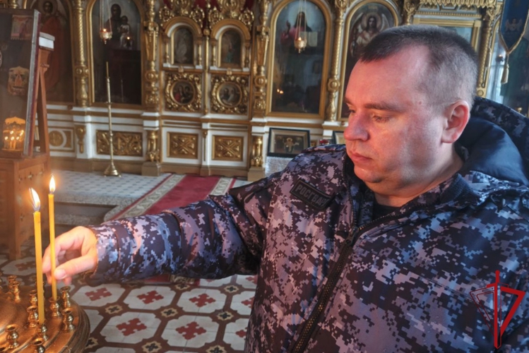 В Пскове росгвардейцы приняли участие в Крещенском богослужении 