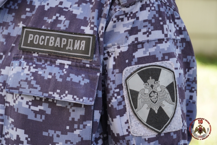 В Пскове сотрудники Росгвардии задержали подозреваемую в краже из магазина