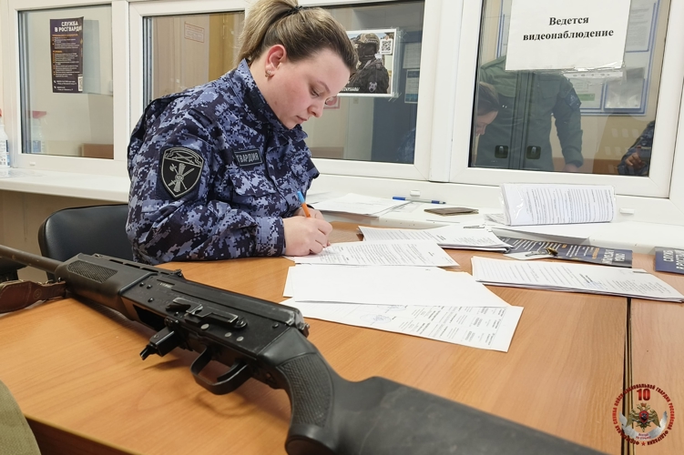 Сотрудники Росгвардии продолжают оказывать содействие жителям Псковской области в передаче  охотничьего  оружия  в зону проведения специальной военной операции