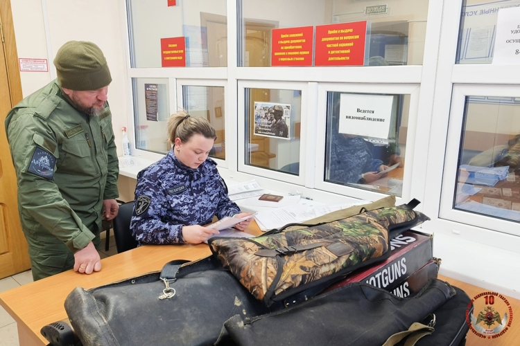 Сотрудники Росгвардии продолжают оказывать содействие жителям Псковской области в передаче  охотничьего  оружия  в зону проведения специальной военной операции