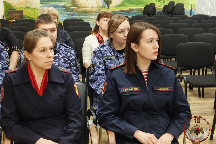 Сотрудников подразделений государственного контроля и лицензионно-разрешительной работы Росгвардии поздравили в Пскове