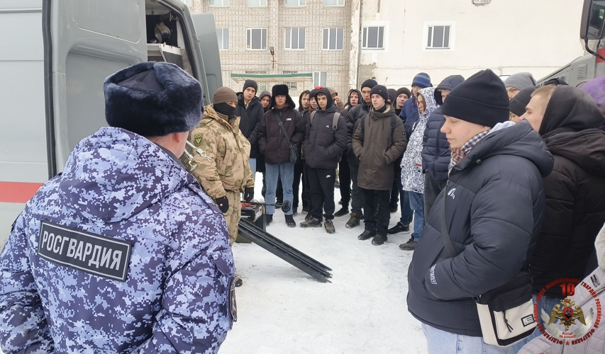 День открытых дверей в управлении Росгвардии по Псковской области: студенты познакомились с работой подразделений