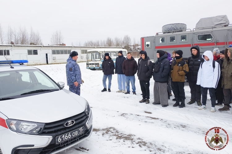 День открытых дверей в управлении Росгвардии по Псковской области: студенты познакомились с работой подразделений