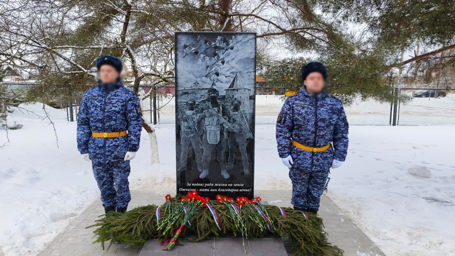 В Пскове освятили памятный знак погибшим военнослужащим и сотрудникам Росгвардии