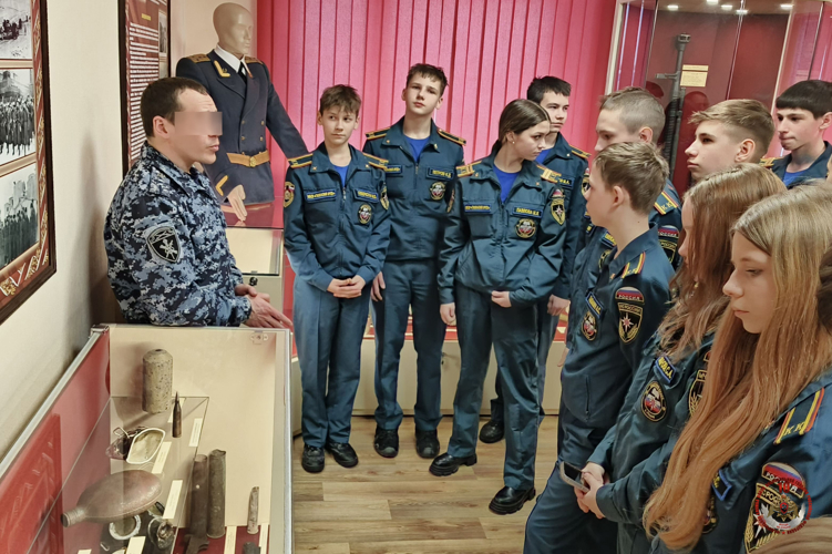 Псковские школьники посетили региональное управление Росгвардии