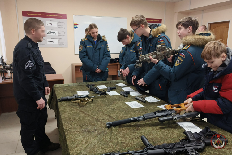 Псковские школьники посетили региональное управление Росгвардии