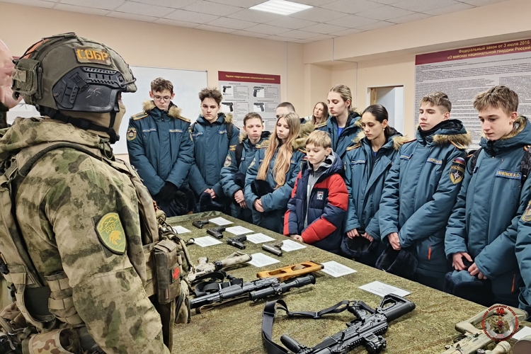 Псковские школьники посетили региональное управление Росгвардии