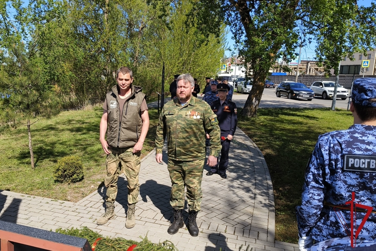 Росгвардейцы почтили память защитников Пскова