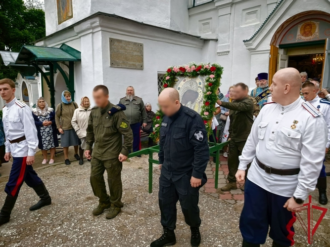 Росгвардейцы приняли участие в молебне и крестном ходе в честь дня памяти «Любятовской» иконы Божией Матери