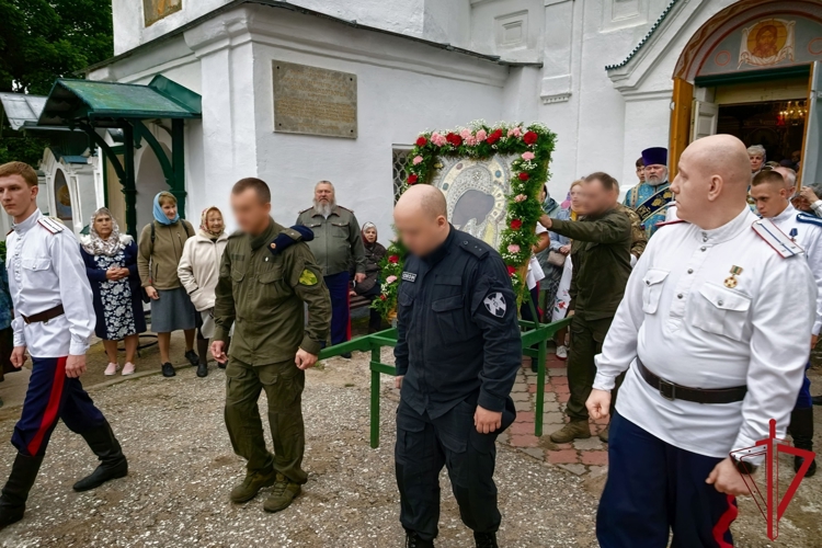 Росгвардейцы приняли участие в молебне и крестном ходе в честь дня памяти «Любятовской» иконы Божией Матери