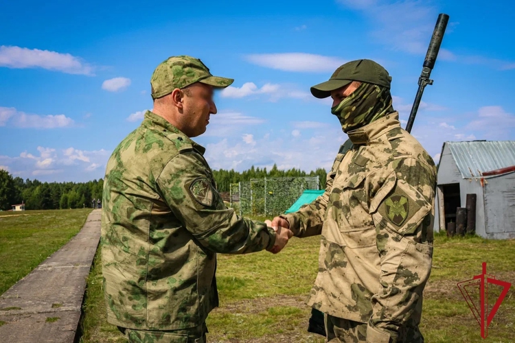Псковские Росгвардейцы  соревновались в снайперской стрельбе под Петербургом 