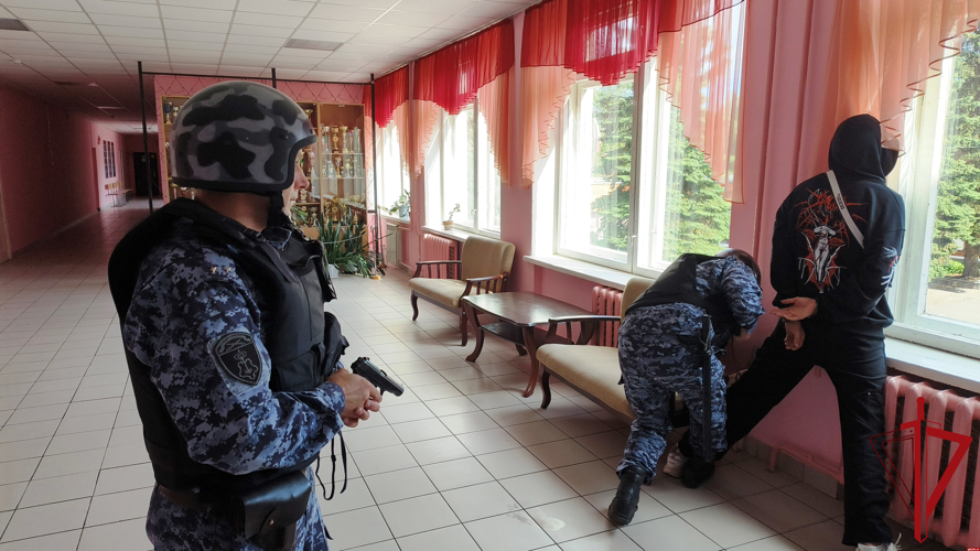 Сотрудники Управления Росгвардии по Псковской области  приняли участие во всероссийских учениях на объектах образования