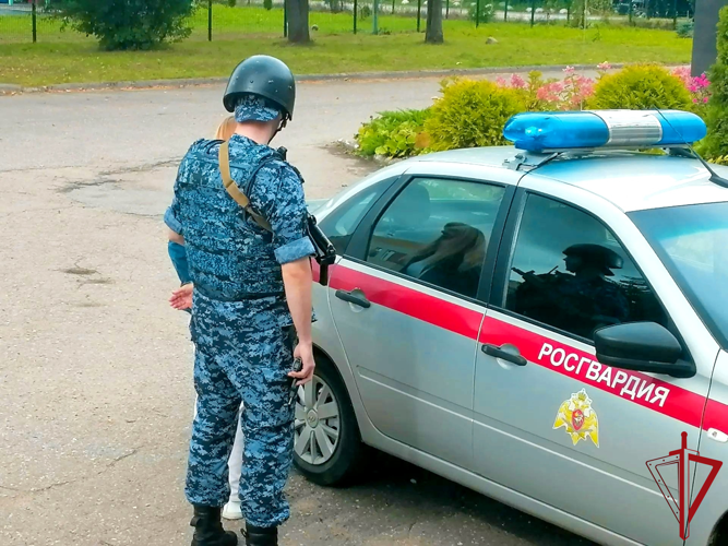 Сотрудники вневедомственной охраны Росгвардии минувшей ночью задержали гражданку