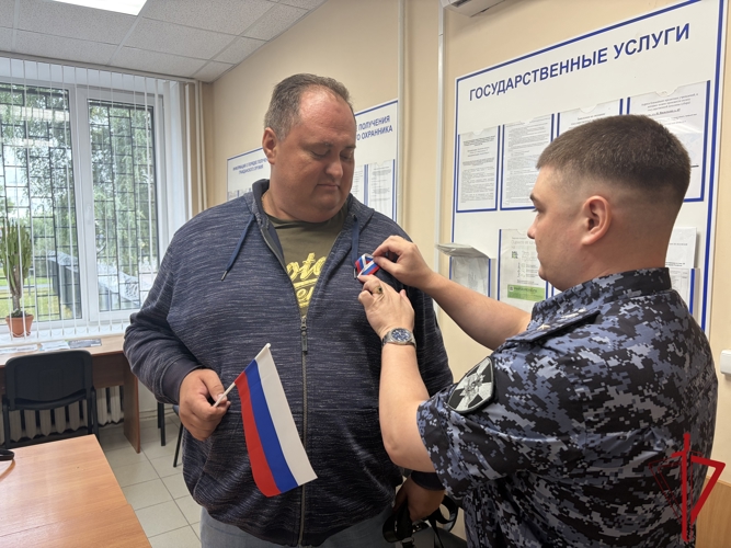 Акция  «Наш флаг – наша гордость» провели  росгвардейцы